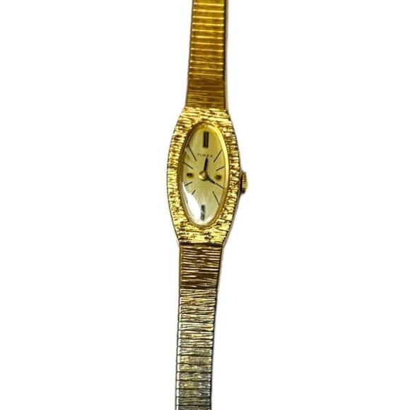 Vintage 1973 Timex Goldtone Hand Winding 17 Jewel Ladies Watch Wristwatch
